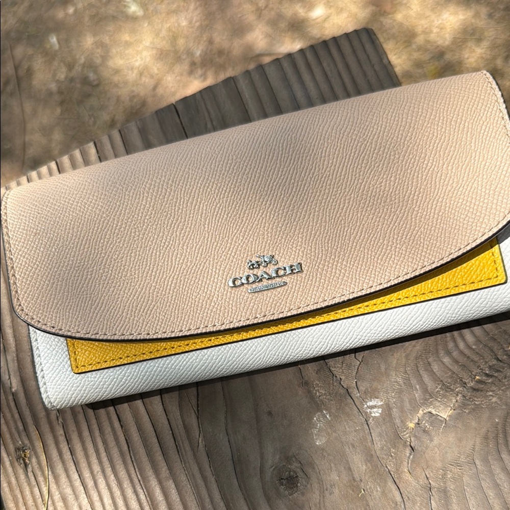 Coach Women's Tri-Color Leather wallet